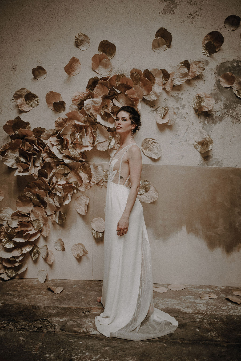 robe de mariee sur mesure 2020 paris couture robe luxe broderie main crepe de soie applat de dentelle dentelle tropicale transparence