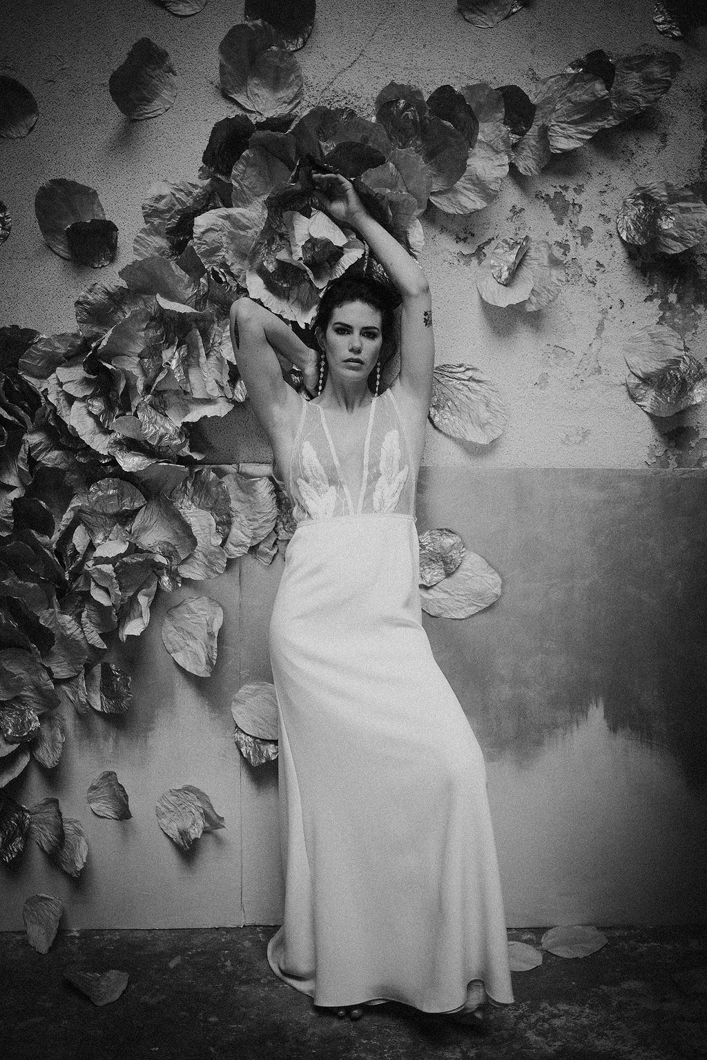 robe de mariee sur mesure 2020 paris couture robe luxe broderie main crepe de soie applat de dentelle dentelle tropicale transparence