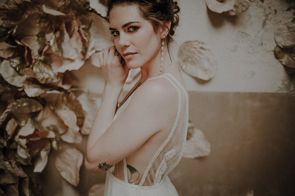 robe de mariee sur mesure 2020 paris couture robe luxe broderie main crepe de soie applat de dentelle dentelle tropicale transparence