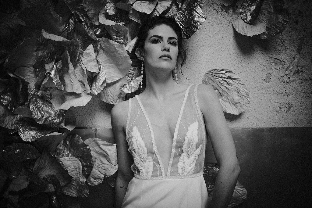 robe de mariee sur mesure 2020 paris couture robe luxe broderie main crepe de soie applat de dentelle dentelle tropicale transparence