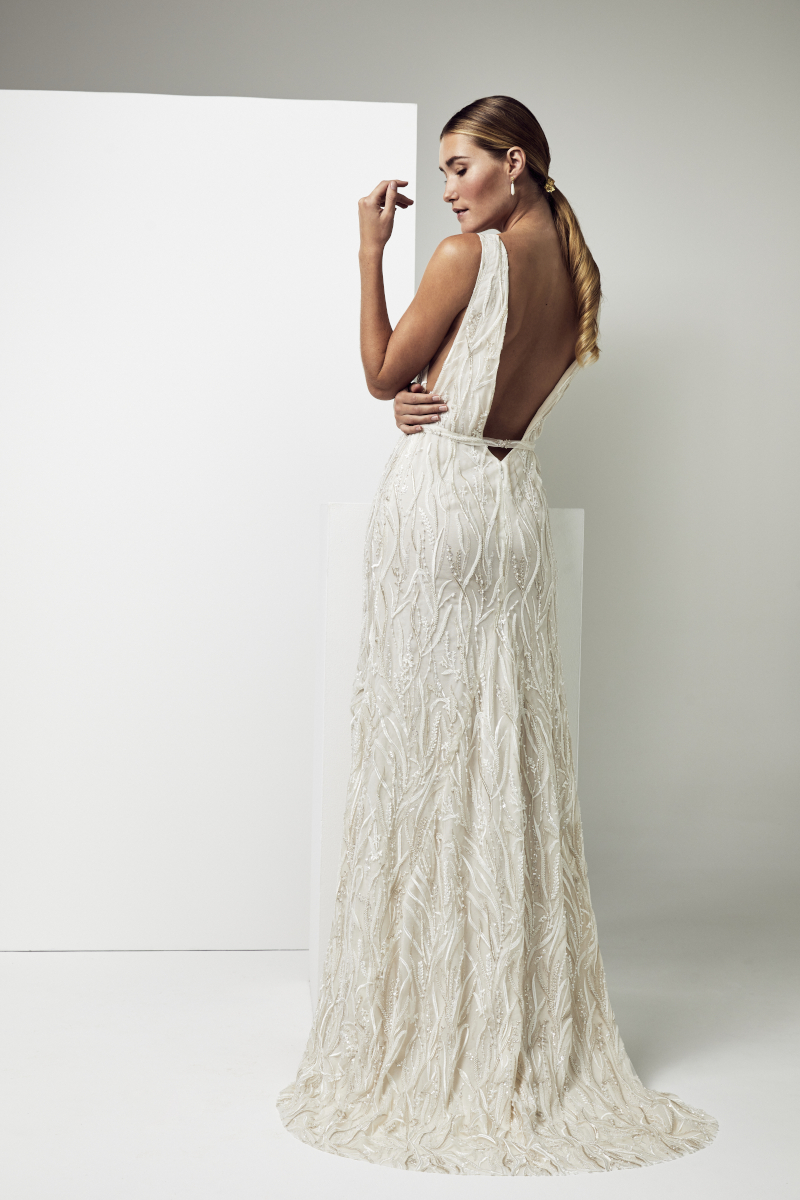 robe de mariée vintage avec des perles et des sequins et des plumes