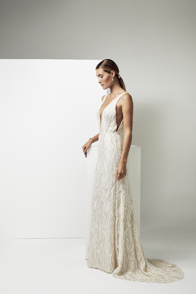 robe de mariée vintage avec des perles et des sequins et des plumes