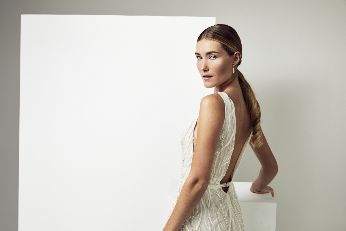 robe de mariée vintage avec des perles et des sequins et des plumes