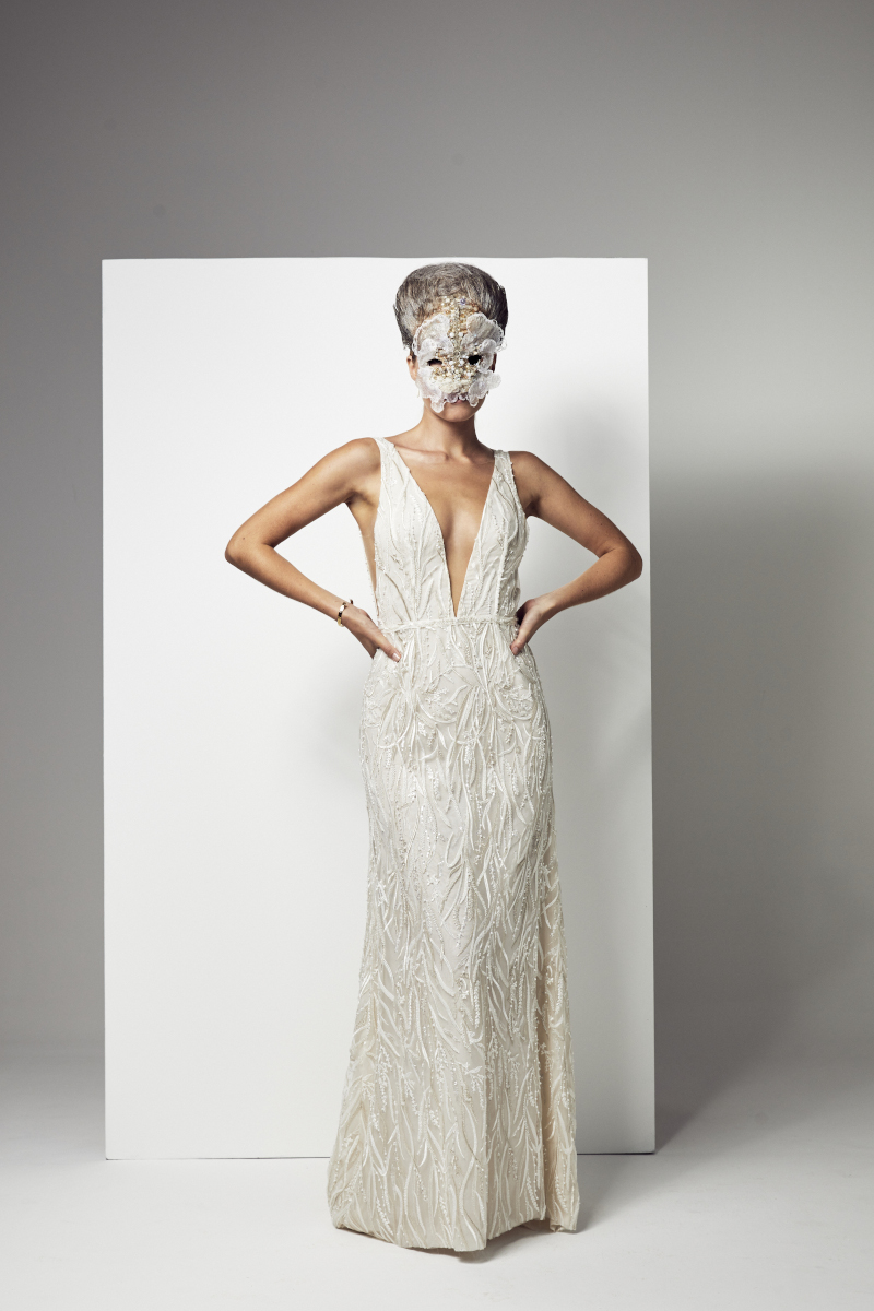 robe de mariée vintage avec des perles et des sequins et des plumes