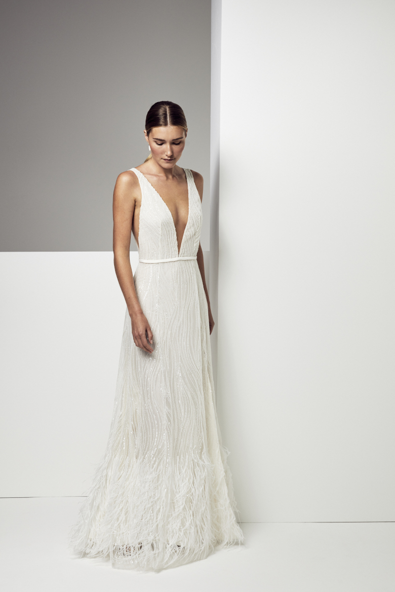 Robe de mariee couleur champagne avec des perles et des sequins