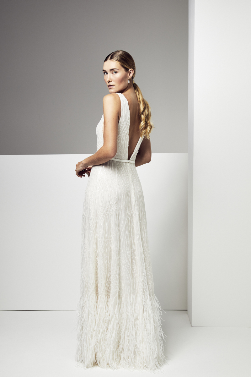 Robe de mariee couleur champagne avec des perles et des sequins