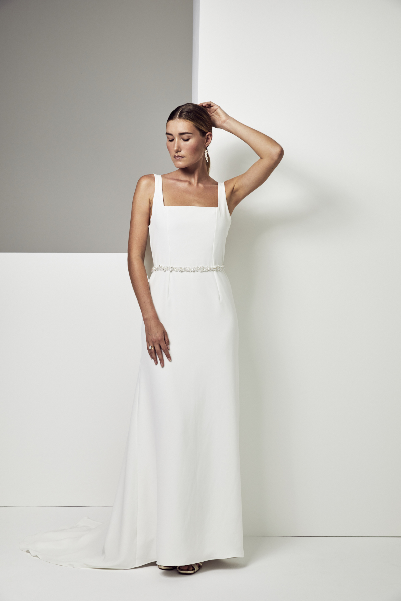 robe de mariée encolure carré et drapé dans le dos